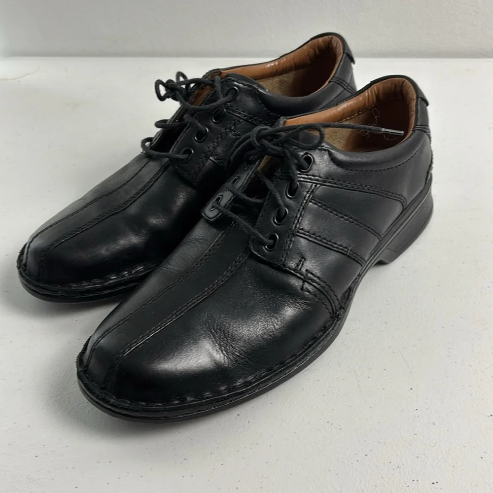 Clarks‎ Men’s 8 Black Leather Oxford Shoes Office  Business Casual Minimalist